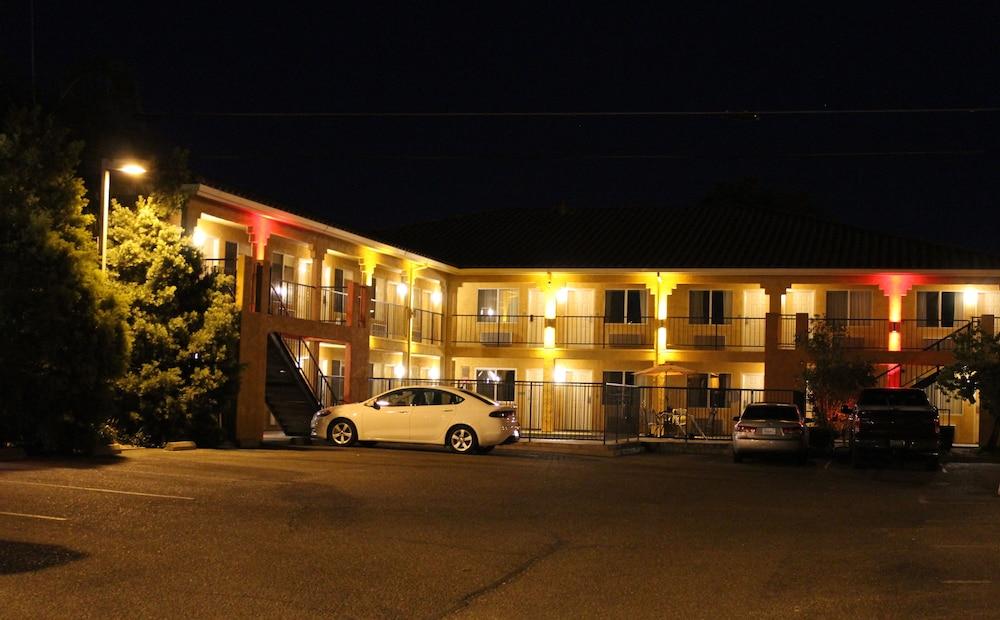 Econo & - Wine Country Area 2* Lodi