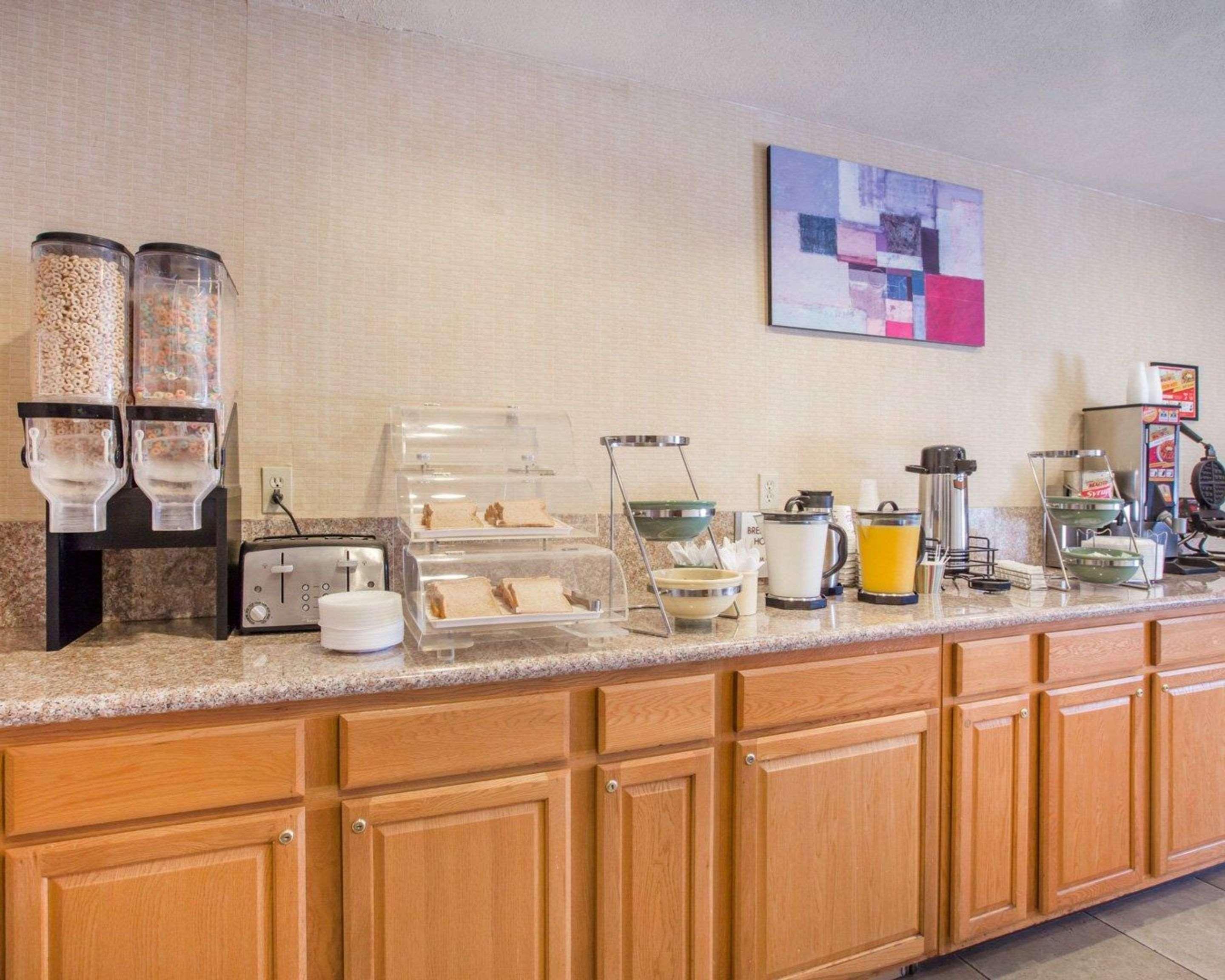 Hotel Econo & - Wine Country Area