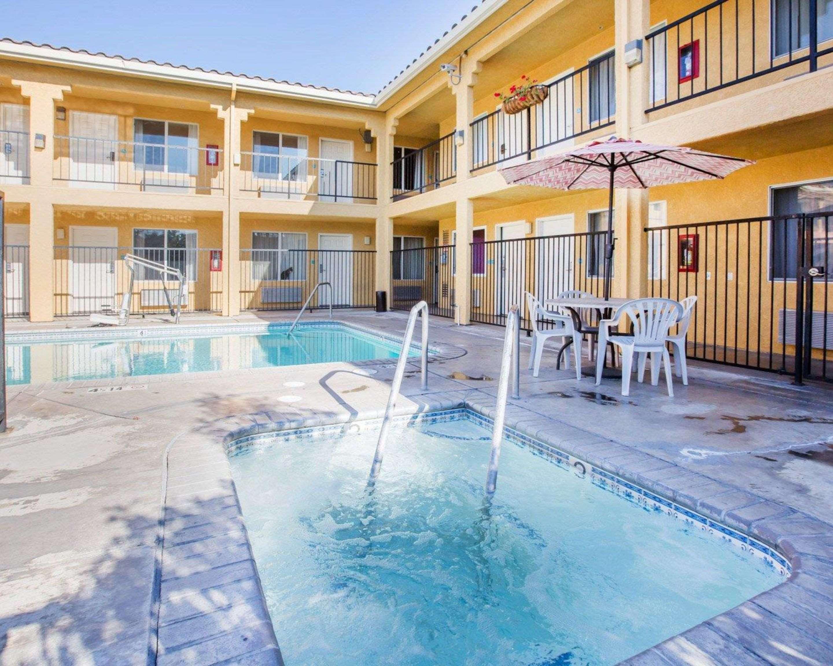 Econo & - Wine Country Area Hotel