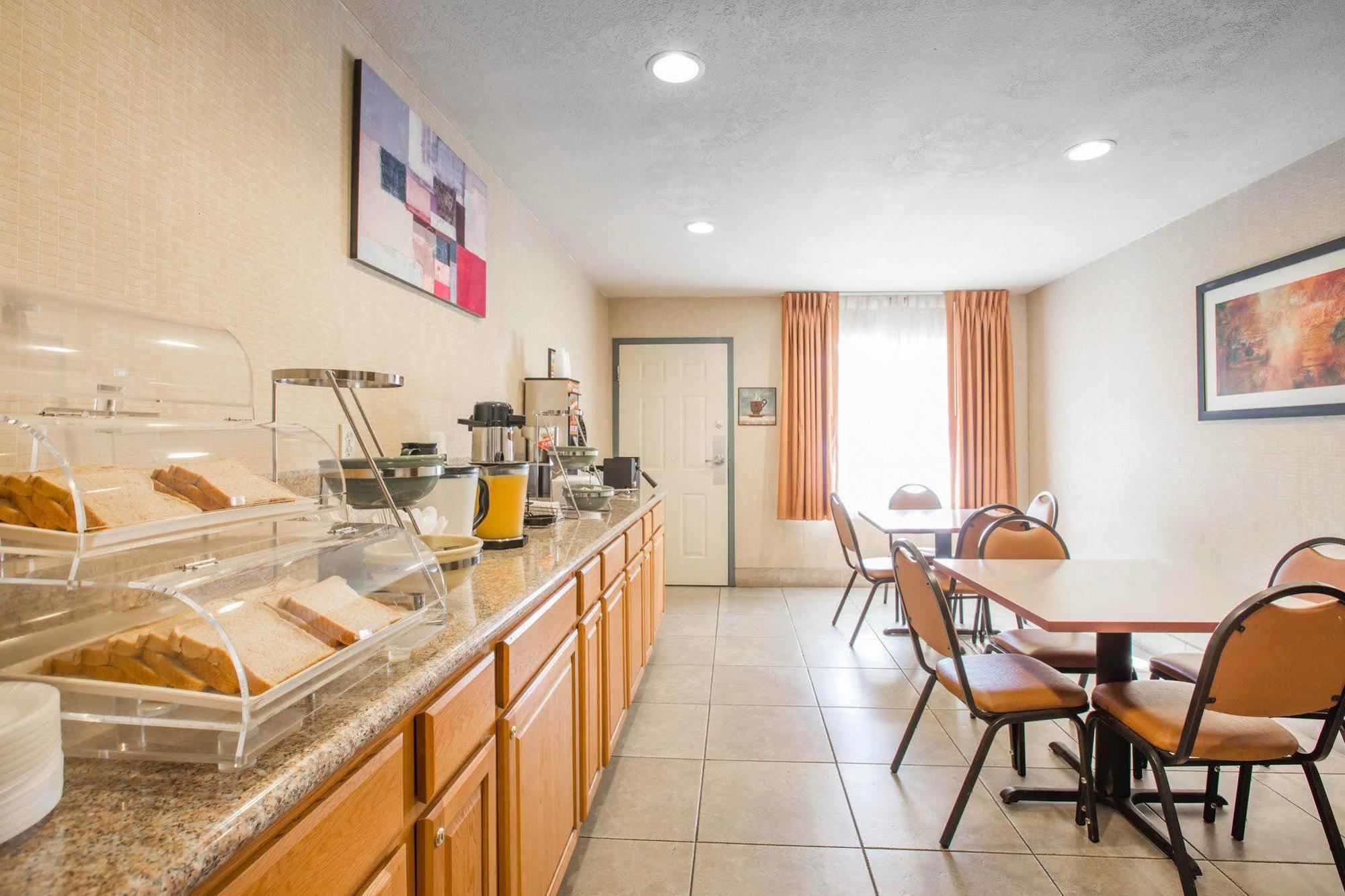 Hotel Econo & - Wine Country Area