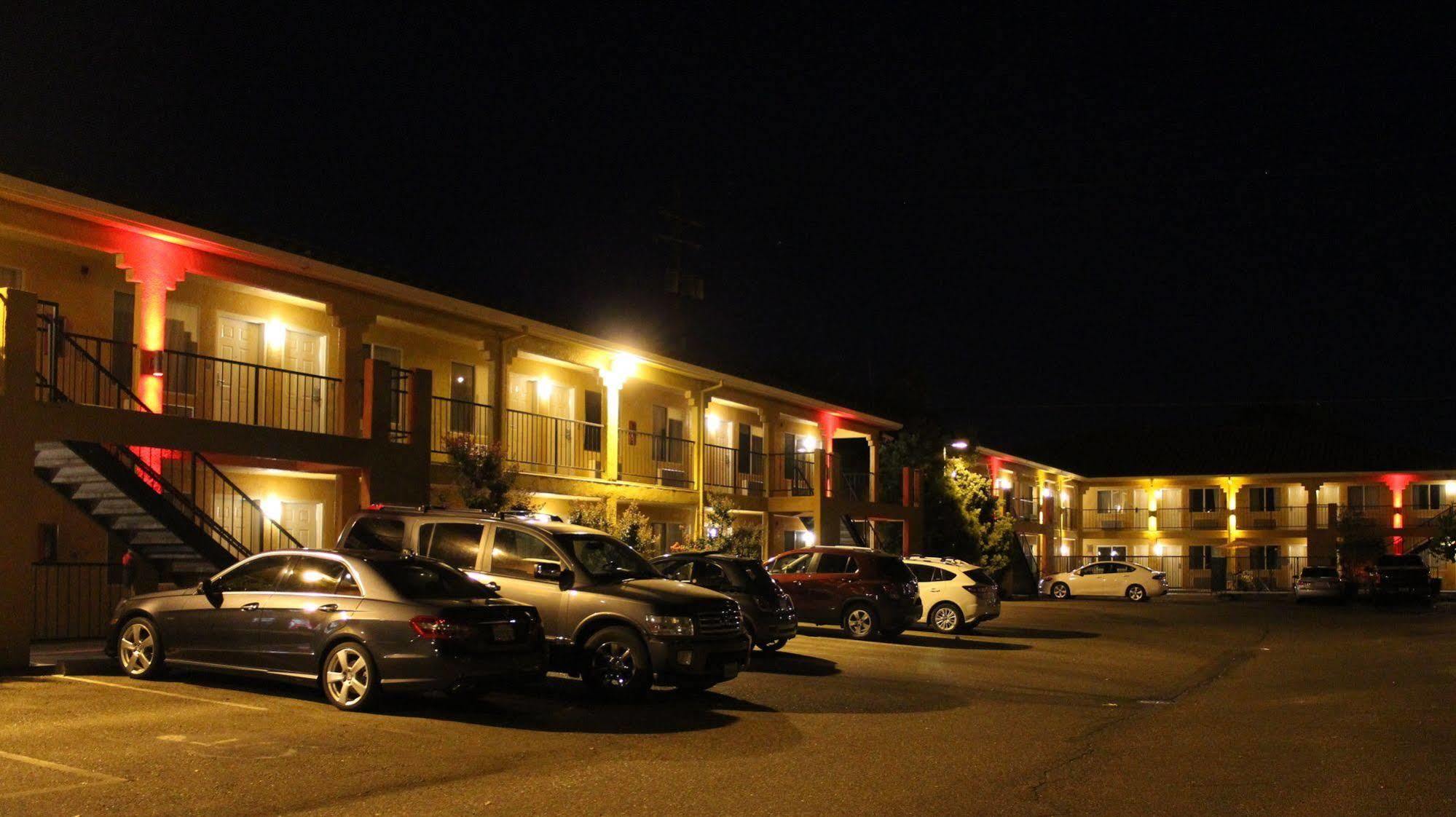 Hotel Econo & - Wine Country Area